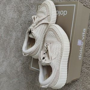 Dolce vita dolen sneaker size 8 in sandstone